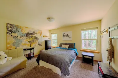Cozy 2 Bed/2 Bath with sauna, perfect for small families