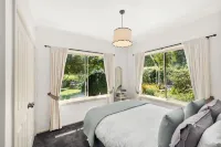European-Inspired Country Home Walking Distance to Bundanoon Village Hotels in Bundanoon