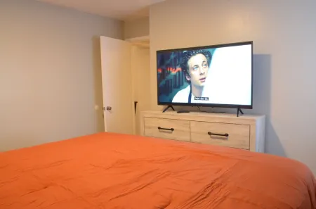 Relaxing Retreat:  2-bedroom apartment in superb Enterprise highspeed internet