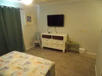 Townhouse in Beautiful Sunnyside Beach