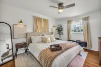 Golden Era Retreat-3 Miles to Expo-Fully-Fenced-Pet Friendly