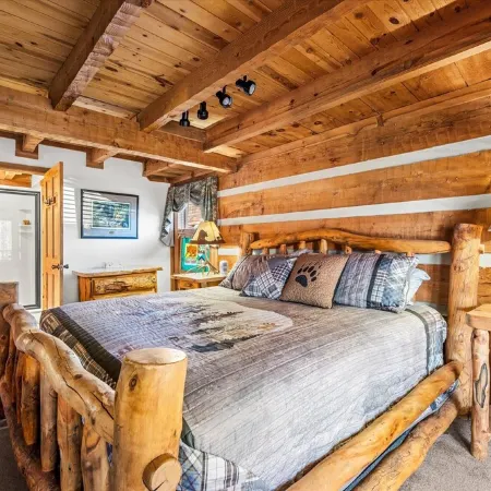 Hiking Bear Cabin: 8mi to Cades Cove, Mountain Views, Games, Preferred Location