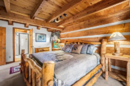 Hiking Bear Cabin: Smoky Mountain Escape + Games & Views