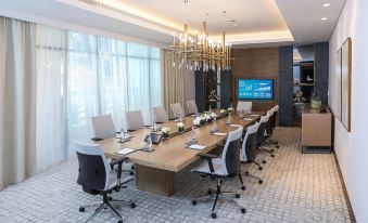Al Jaddaf Rotana Suite Hotel