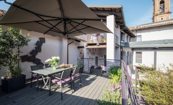 Uve Rooms & Wine Bar