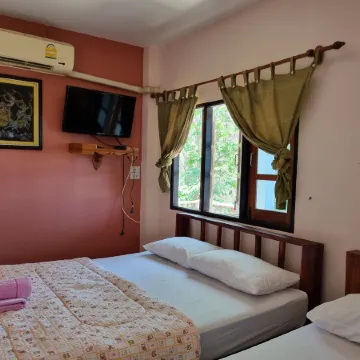 Sawasdee Sichang Resort Отели рядом с достопримечательностью «Ко Си Чанг»