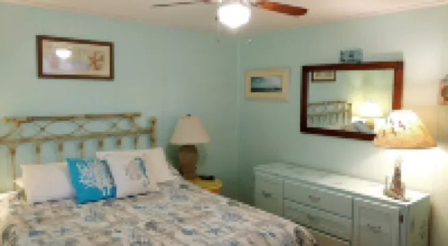 Oceanside, 5 min walk to Beach, Comfy & Clean, Quiet Neighborhood!!!