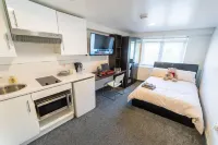 Spacious Comfortable Studio Near the University - Condos