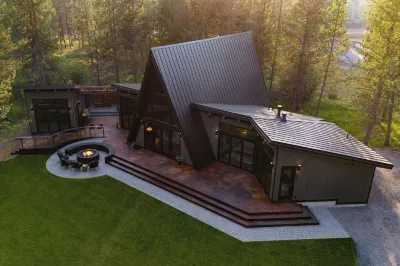 Lazy River Glamp-house by Avantstay Newly Built, Luxe Indoor-outdoor Living