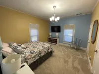 Pet-Friendly 2BR Ranch Wifi Parking Near RTP Hôtels à : Comte de Wake