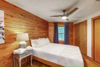 Cozy Log Cabin Near Ski Area/Lake + Hot Tub - Feriehus