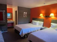 Historic Mora Inn & RV Park فنادق في 