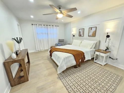 Huge 6-bedroom house with WiFi, fitness, Games and Comfort in Great Lake