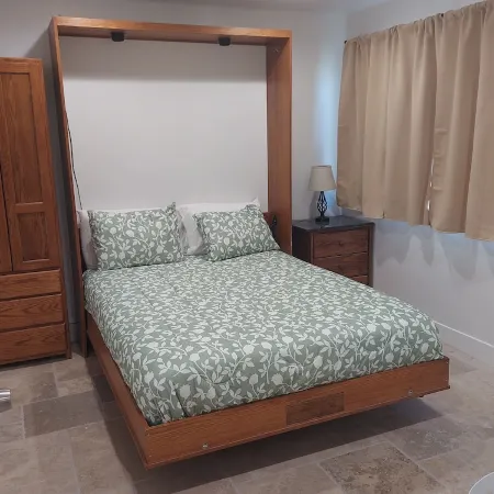 City Center Flat! Downtown Hurricane on State Street! Charming 2 bed w/ kitchen!