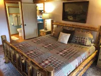 Cabin in the woods, with lake view and hot tub