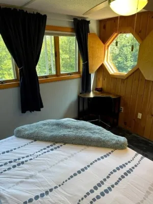 Modern Rustic townhouse close to everything NH! Work and play year round.