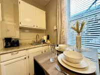 Midtown Studio w/ Bath & Kitchen- Walk To Restaurants & Nightlife!