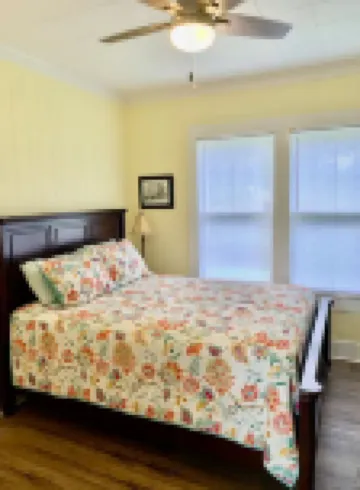 The Bungalow - Charming 3-bedroom house close to everything in Florence