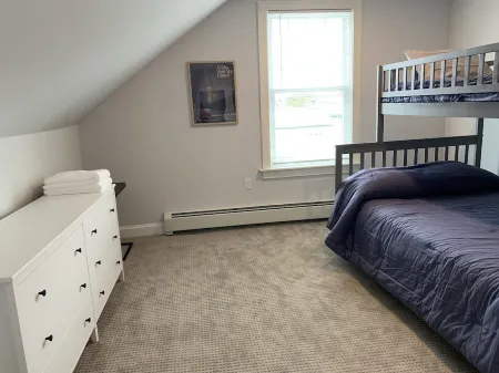 Recently renovated 3Bdm 2Bth APT in downtown Bar Harbor/Acadia National Park Отели рядом с достопримечательностью «Библиотека Джесап Мемориал»
