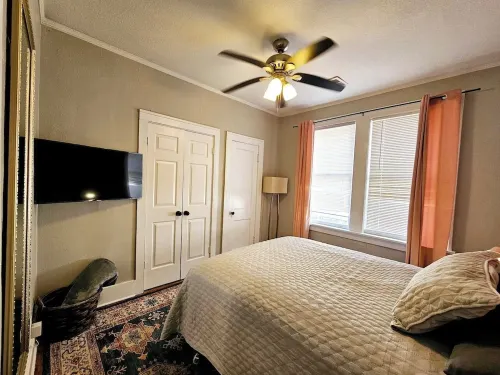 Experience Memphis charm near Beale St 5 min drive