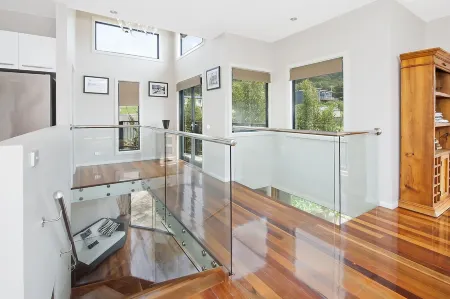 Harbour Views - Stunning Sea and Otway Ranges Views Отели рядом с достопримечательностью «Apollo Bay Camp Grounds»