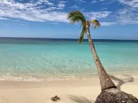 Beautiful and comfortable 2 bedroom unit, full furnished and close the beach.