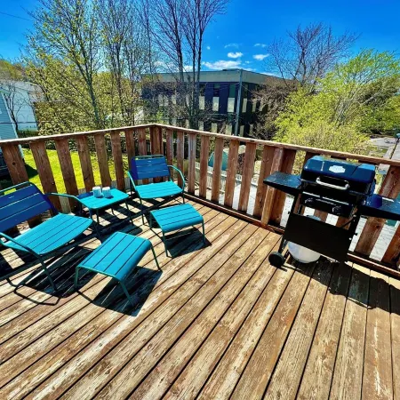 Cozy, Relaxing, Center City Retreat with Private Rooftop Deck!