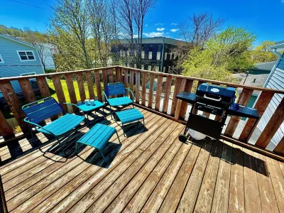 Cozy, Relaxing, Center City Retreat with Private Rooftop Deck!