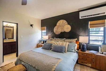 Luxury 2-bedroom villa - Award Winning - Best Views on the Island - 3 AC Units