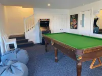 Great for large families & so much to do! Beach nearby, pool, spa, games room