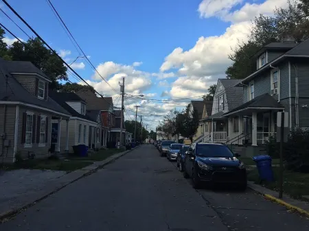 Cozy Downtown Apartment - Steps to UK and Downtown! Отели рядом с достопримечательностью «Кладбище Лексингтон»