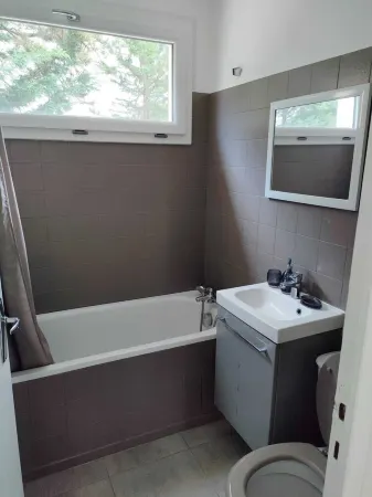 Welcome to the Olivade private pool with large garden Отели в г. Ньон