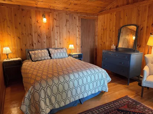 Charming Lakefront Cottage on Torch Lake - walking distance to Alden