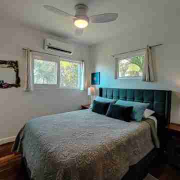 Front Row Newly Upgraded Bungalow #1 Rooms