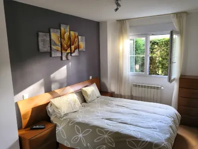 Lovely ground floor with garden and terrace in urbanizac with pool Hotels in 