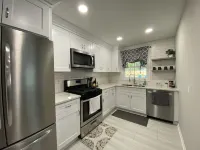 Aurora Apartment with fast Wi-Fi, in the unit laundry and garage.