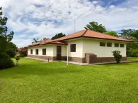 Cottage in the Chavantes Dam, w / beach, pool, boat ramp, island  호텔