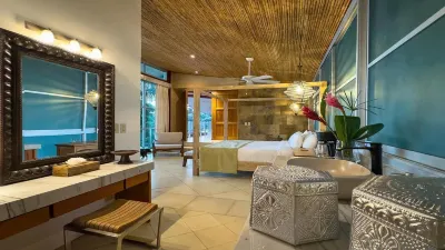 Contemporary Tropical Mansion, Infinity Pool, Private Gym, Spa, Cinema & Chef