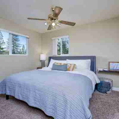 Bass Lake Escape-Near the Shore • Explore Yosemite • Close to the Pines Village Rooms
