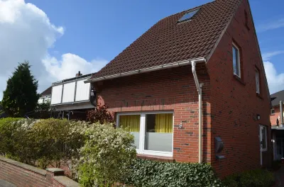 Cozy vacation apartment with terrace Alter Leuchtturm周辺のホテル