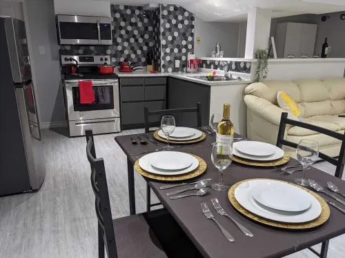 RedDore - 2 Bedroom Cozy Basement Suite Hotels in Pickering