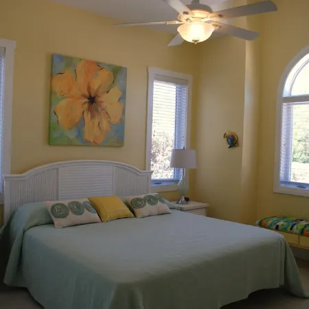 Beautiful Home in Key Colony Beach! Private Pool. Dock. Tiki Hut