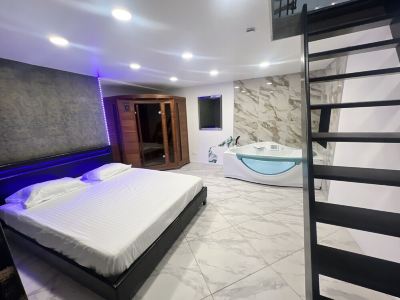 Maison Appartement Triplex Avec Jacuzzi et Sauna