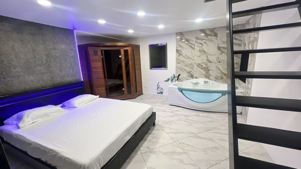Maison Appartement Triplex Avec Jacuzzi et Sauna