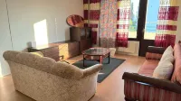 Cozy 2 Bedroom Apartment in Central Espoo, Close to Matinkylä Metro Station فنادق في Kirkkonummi