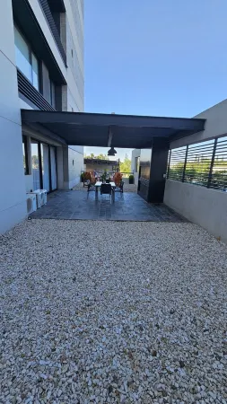 Charming 2-bedroom apartment in fabulous Mendoza close to shopping center.