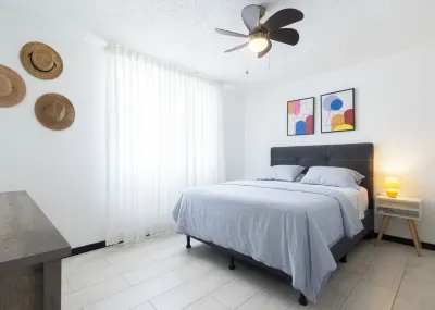 Family-friendly apartment within 20 minutes from Juan Santamaría Airport. Hotels near TiColitas La Bodega del Alimento