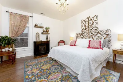 Large Downtown Artist's Loft, 30 min to Lexington, Horse, Bourbon, R River Gorge