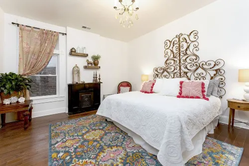 Large Downtown Artist's Loft, 30 min to Lexington, Horse, Bourbon, R River Gorge