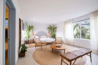 Private Oceanfront Villa / Fully Staffed / daily cleaning and concierge.